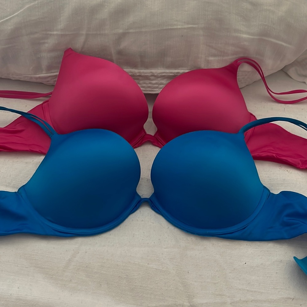 2 Victoria Secret Very Sexy Push Up Bras